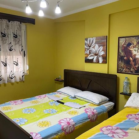 Modern Comfy Apartment With Balcony ドゥラス エクステリア 写真
