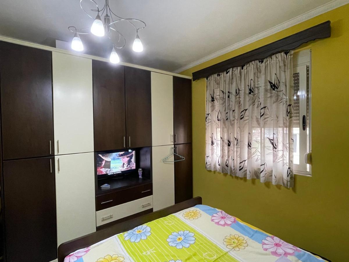 Modern Comfy Apartment With Balcony ドゥラス エクステリア 写真