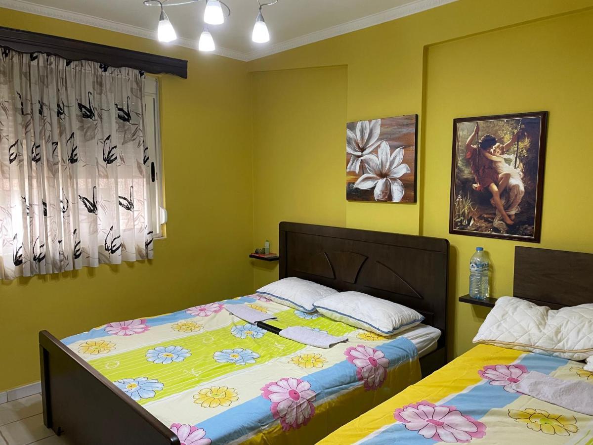 Modern Comfy Apartment With Balcony ドゥラス エクステリア 写真